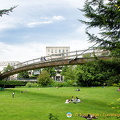 Arched footbridge that spans the Jardin de Reuilly